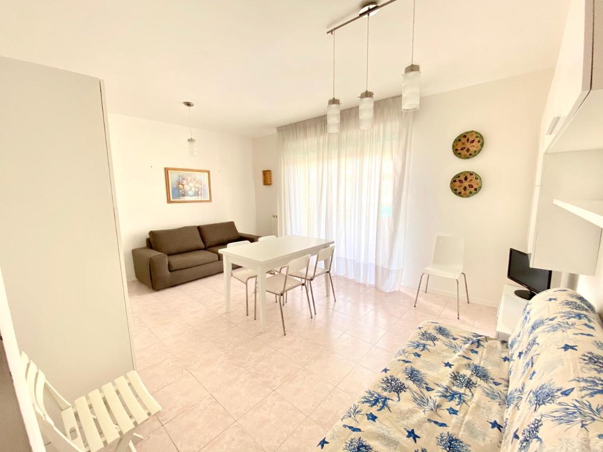 Residence Cristoforo Colombo - Carraro Immobiliare - Family Apartments Каорле Екстер'єр фото