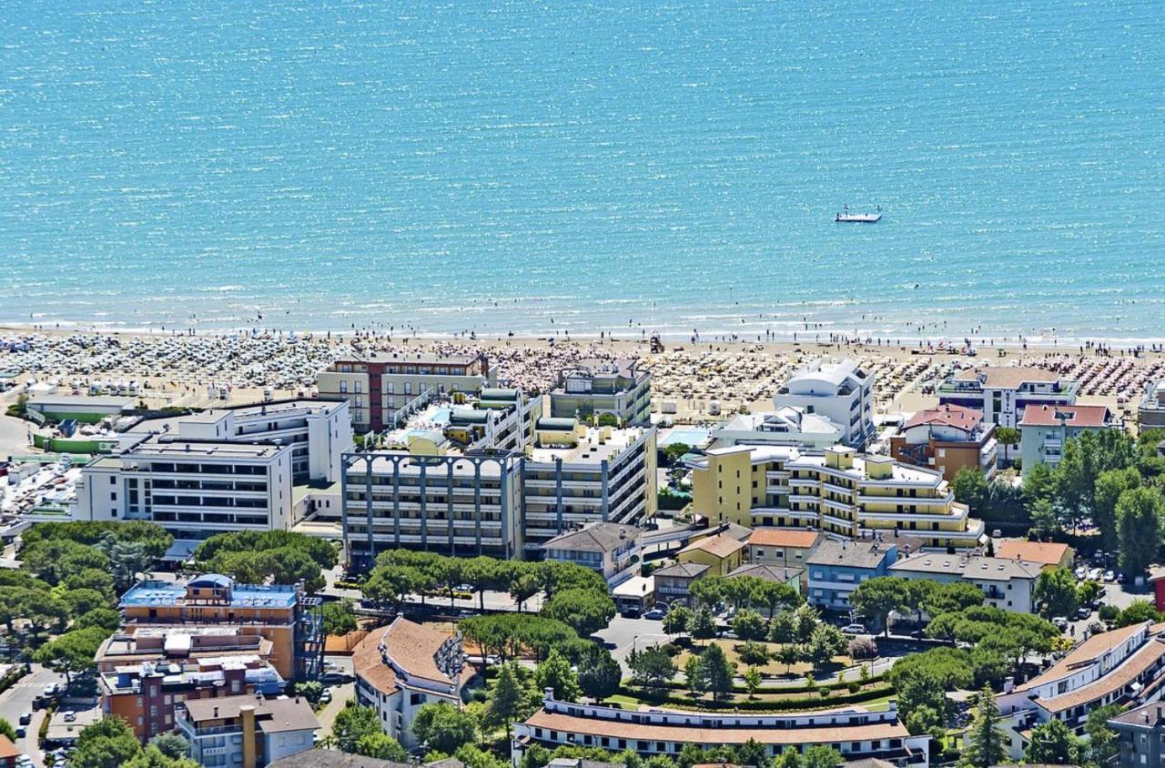 Residence Cristoforo Colombo - Carraro Immobiliare - Family Apartments Каорле Екстер'єр фото