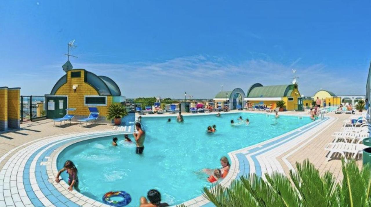 Residence Cristoforo Colombo - Carraro Immobiliare - Family Apartments Каорле Екстер'єр фото