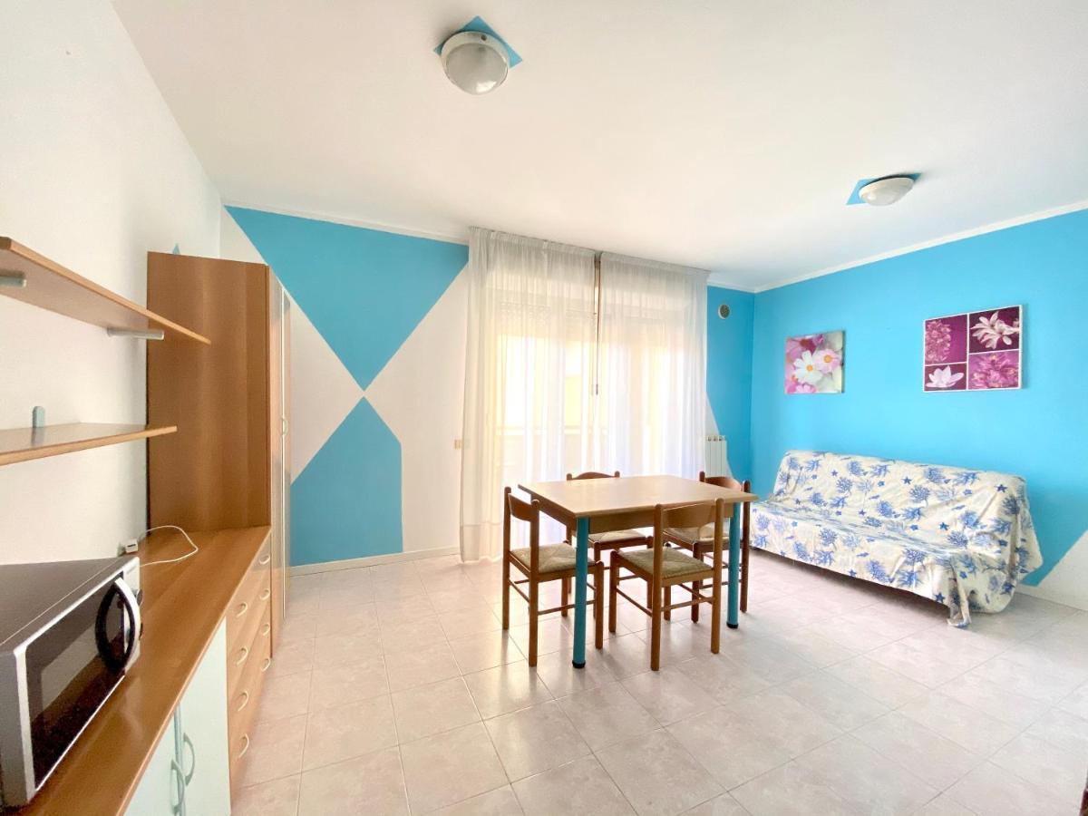 Residence Cristoforo Colombo - Carraro Immobiliare - Family Apartments Каорле Екстер'єр фото